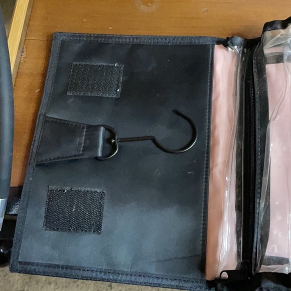 ❤️NEW❤️ Mary Kay Rollup Bag, has 4 Zippered with Detachable Velcro - Picture 2 of 5